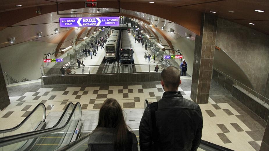 СДВР търси 80 полицаи за метрото