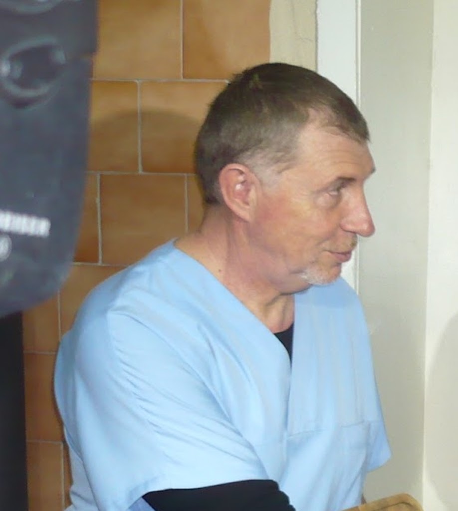 Известен лекар бере душа след инцидент в двора си