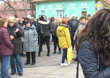 В Бобов дол протестират да не се кара кюмюр през града им