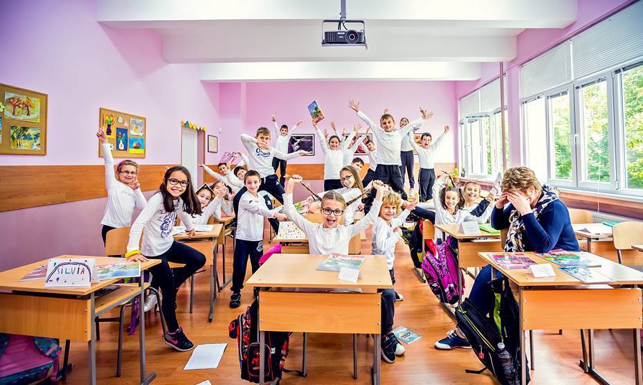 МОН с 3 графика за връщането в училищата