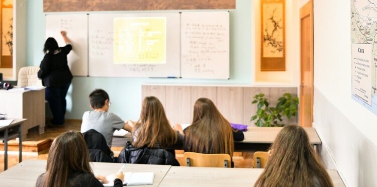 Отварят българско неделно училище в Абу Даби 1 klasna staq 2