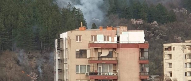 Добровоци от общината гасиха пожар в "Кършия" над Дупница 1 kn Bajjkal