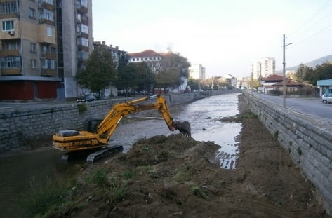Укрепват Бистрица насред Дупница 1 kn Bistritsaaa 1