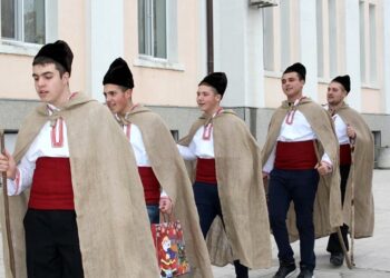 Коледарско шествие тръгва във Враца