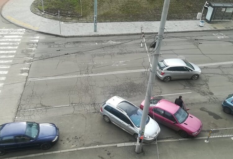 Новият данък за старите коли скара общинските съветници в Бургас 1 koli 5