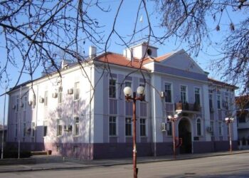 Община утрои общетсвените си поръчки
