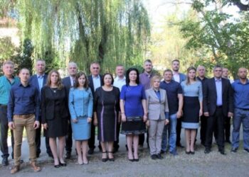 Кмет протегна ръка към опозицията