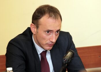 Средната заплата на учителя става 1100 лв.