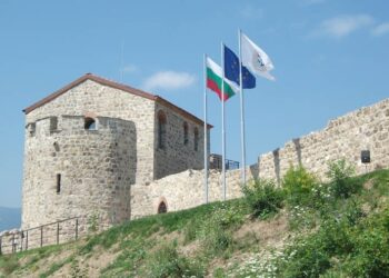 Построили Перистера след Божи знак с ято гълъби