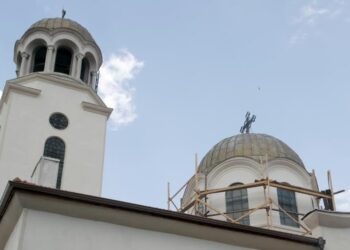 Поставят нов купол на църквата „Свети Три Светители“ в Шумен