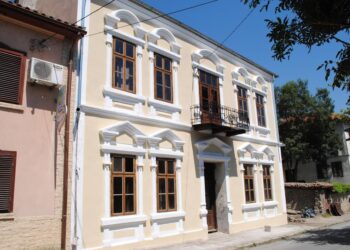 Връщат блясъка на вековни къщи