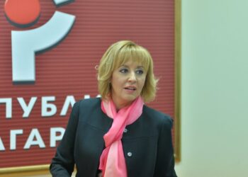 Манолова пита “Топлофикация” колко плаща на юристите си