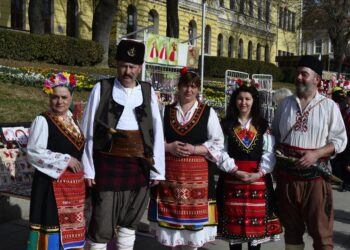 Пижо и Пенда продават мартеници във Велико Търново
