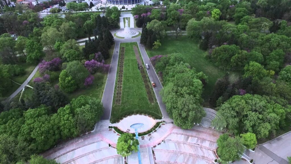 Община Варна: Забраната за коли в Морската градина остава 1 maxresdefault 15