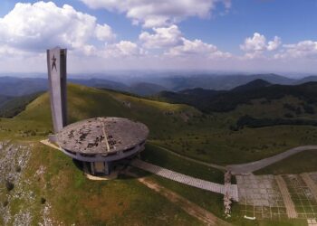 Американци и канадци полудяха по паметника на Бузлуджа