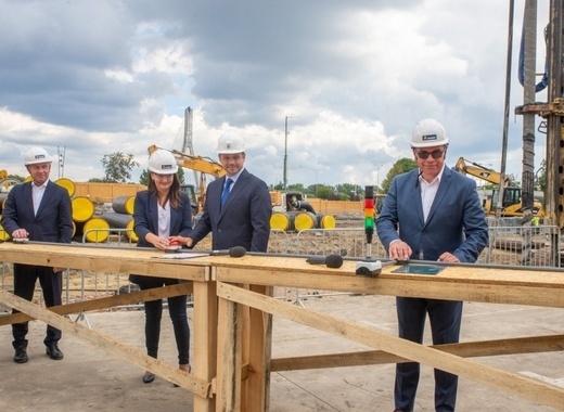 medium Mayor of Warsaw inspects the new facility at Copernicus centre