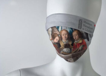 Stand out and stay safe with a historical art mask from the National Museum of Gdansk