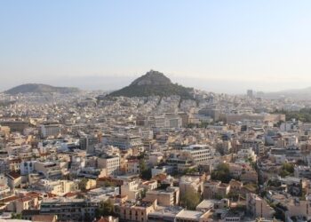 Greece eyes lifting of COVID-19 restrictions