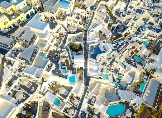 Greece charts course for a healthier summer 1 medium santorini 4044972 1280