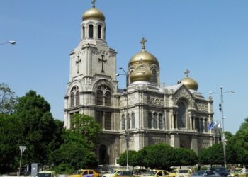 Ремонтират с над 2,6 млн. лв. катедралата във Варна