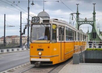 New Budapest mayor finds his budget squeezed