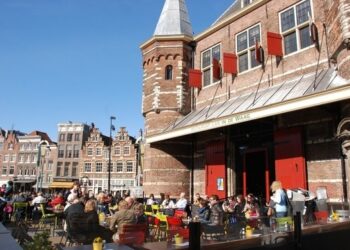 The Netherlands tightens coronavirus measures as Dutch fail to observe social distancing