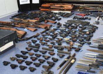 Amsterdam calls on citizens to hand in weapons anonymously; hundreds received