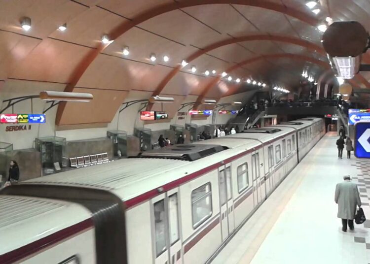 Инцидент в метрото, движението е спряно (обновена) 1 metro 1 6