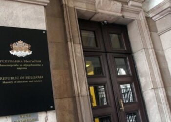 143 проекта за нови учебници чакат одобрение в МОН