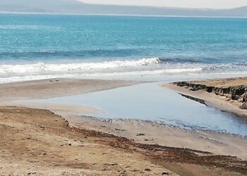 Дъждовни води съсипват плажове край морето