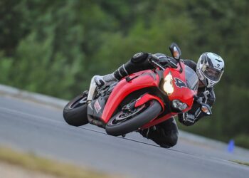 motorcycle 4336847 640
