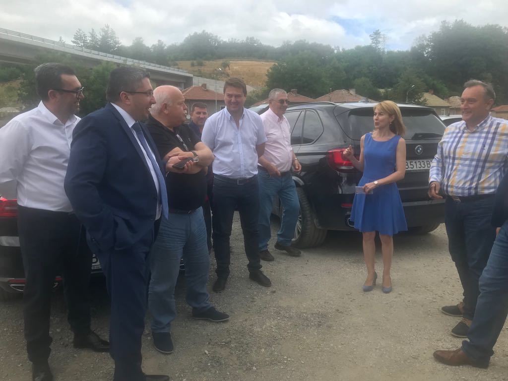 В следващите месеци стартират обществени поръчки за строителството на още 137 км от "Хемус" 9 В следващите месеци стартират обществени поръчки за строителството на още 137 км от “Хемус”
