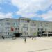 Деца помагат с ръчно изработени мартеници