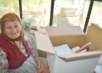 1500 пакета с помощи от братя Домусчиеви раздават в Разград