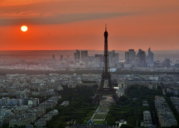 Желязната лейди на Франция е построена за 2 г. 1 paris 843229 960 720