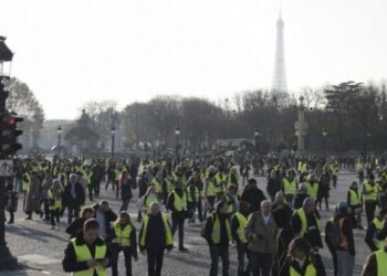 Над 350 арестувани при протестите в Париж
