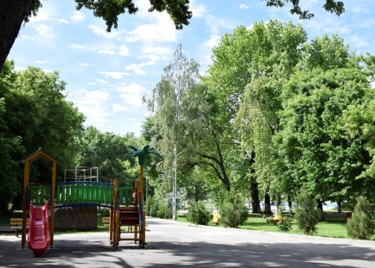 Търсят частник да превърне парк и басейн в бижуто на Пирин 1 park Simitli 1