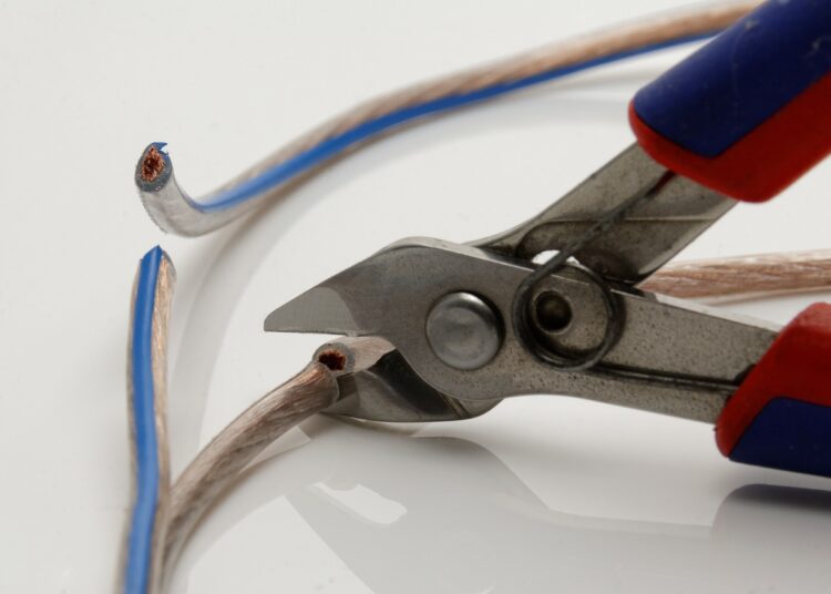 pliers 1031982 1280