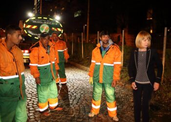 Столична община мие около църквите преди Великден