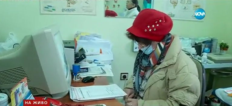 Пациенти и лекари мръзнат в поликлиника