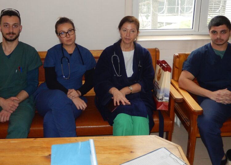 prof. Pekova i studenti