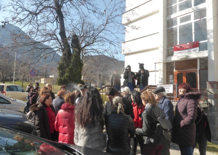 Ежеседмични бунтове разлюляват Враца 1 protest