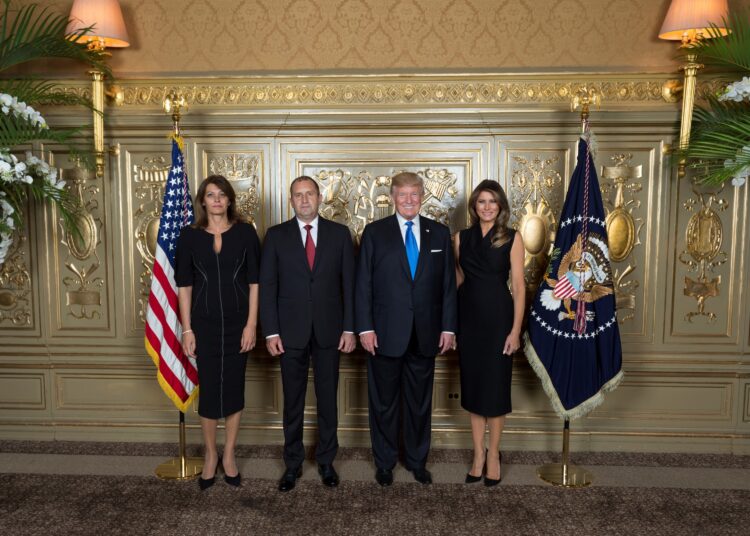 Радеви си пуснаха снимка с Тръмп 1 radev trump