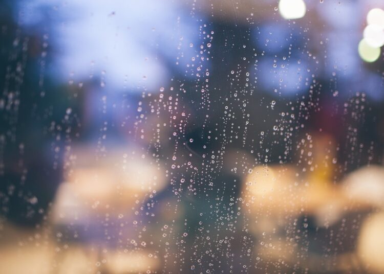 Дъждът спира до края на деня, 20 градуса в страната 1 raining 690930 960 720 2
