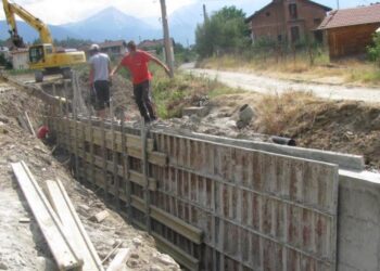 С подпорни стени „укротяват” река Пихла