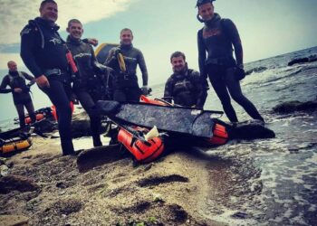 Шампиони чистят морското дъно край Черноморец