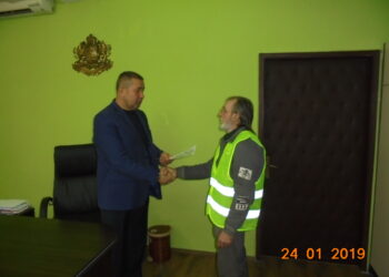 Общински кадър върна загубени пари