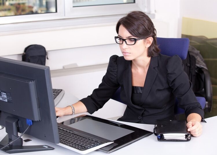 Безплатни консултации за трудовите права в Ловеч 1 secretary 2199013 960 720 3