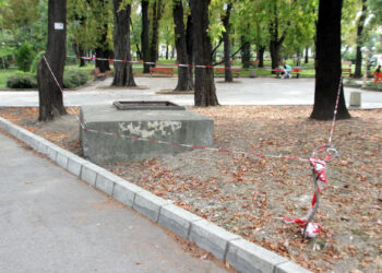 2-годишни близначета паднаха в шахта в Шумен