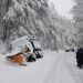 Автомобил обърна снегорин